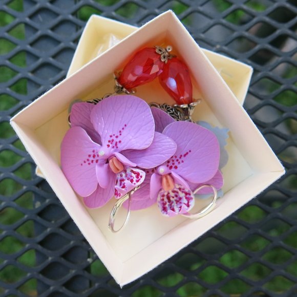 NEW Pink Orchid Flower Red Crystal Earrings - Picture 4 of 4